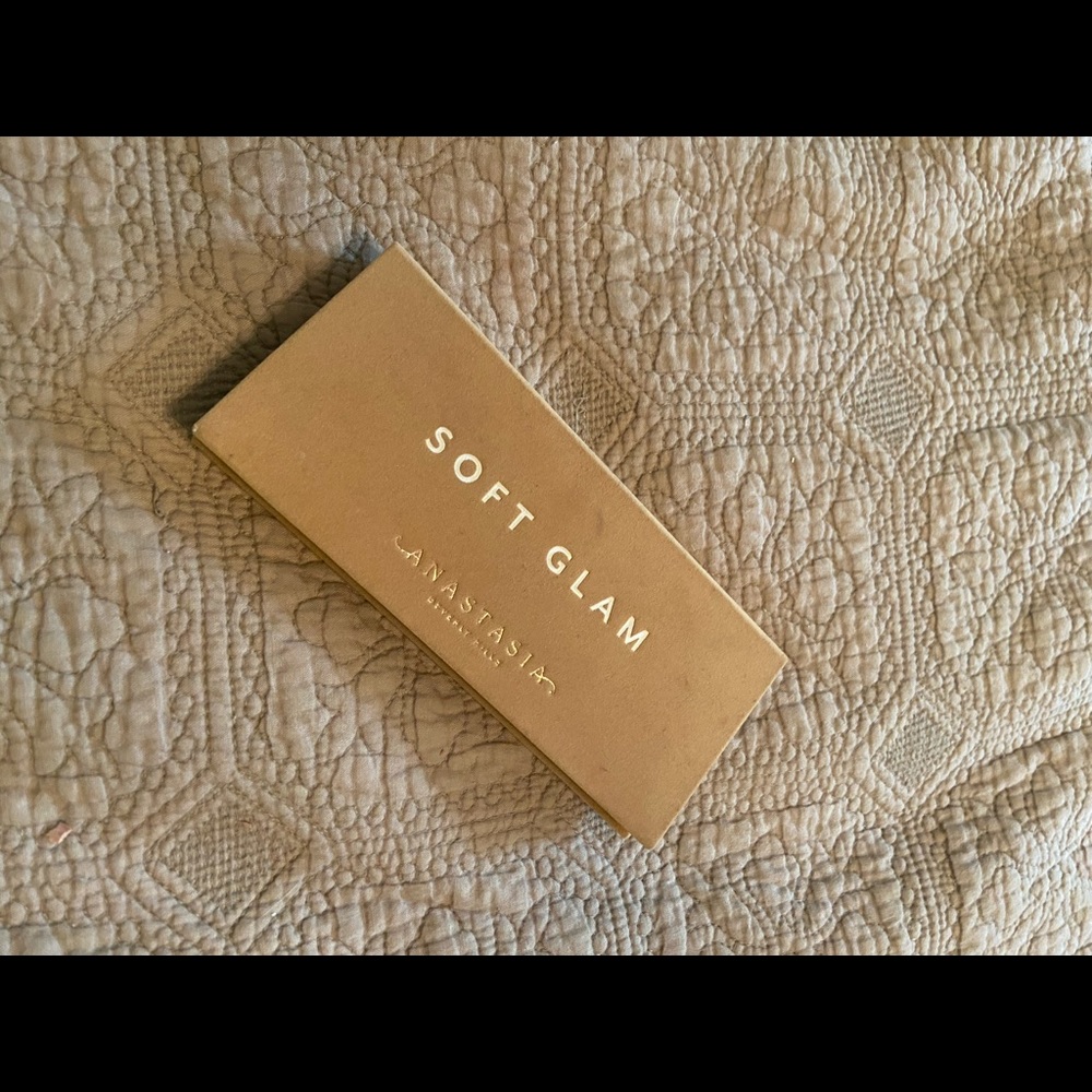 Anastasia Soft Glam Palette